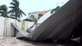 Hurricane Grace lashes Mexico, eight killed