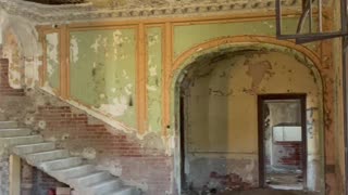 How is this possible ? A wonderful abandoned villa in Serbia