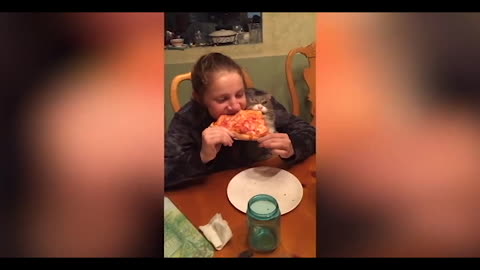 CAT AND GIRL SHARING A PIZZA VERY FUNNY