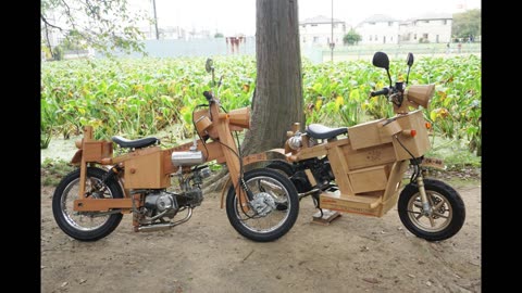 Esta moto de madera viene de Japón y su dueño ahora ha hecho un scooter