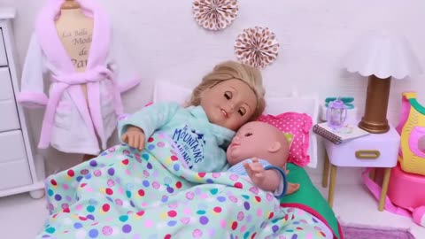 Mama doll cares for baby and puppy play dolls family routine