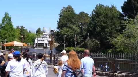 Walking tour Disneyland Park California