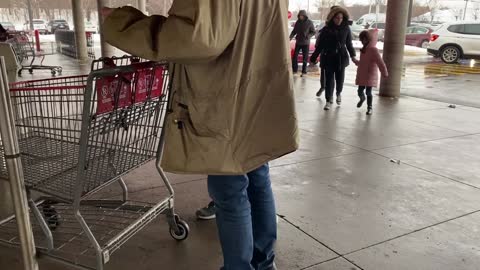 Videos Show Big Line & Employees Wiping Carts At West Island Costco Amid Coronavirus Panic