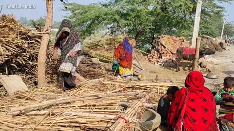 Life Of Poor Slum Dwellers In Rainy Season || Uttar Pradesh Rural Life || Village Life India