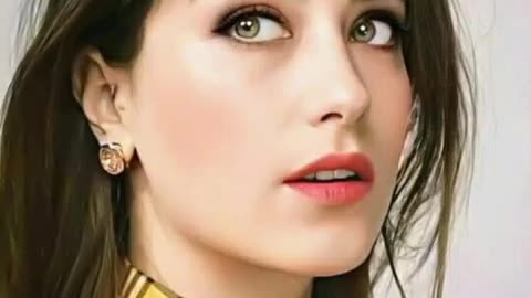 Hazal Kaya (Beautiful Turkish actress)