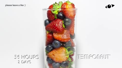 Timelapse Fruitcocktail Strawberry Blueberry