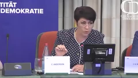 Parlamento europeo, l'eurodeputata tedesca Christine Anderson...