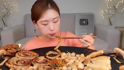 Crazy Asiat's BEST ASMR MUKBANG. SPICY FOOD, BLACK NOODLES, CHICKEN, BEEF TRIPE, BRAISED BEEF