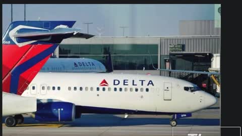 300 Flights Cancelled by United And Delta Airlines