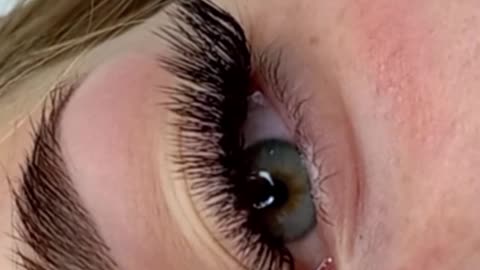 volumetric eyelash extensions