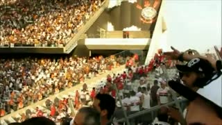 Torcida do São Paulo indo embora antes do fim do jogo contra o Corinthians na Neo Química Arena