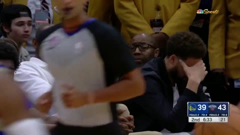 What's Andre Iguodala giggling about on the bench 😂