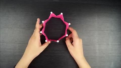 HOW TO MAKE A PAPER CROWN