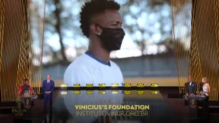 Vinicius Junior vence Prêmio Sócrates por trabalho social