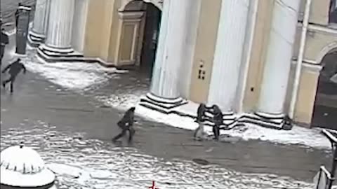 Video of a heroic deed of an OMON fighter of the National Guard in St. Petersburg