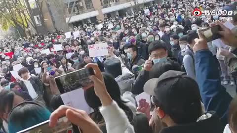 🇨🇳Large protest at Beijing’s Tsinghua University in China over Covid lockdowns