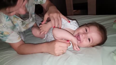 💕 Cute mommy and lovely baby playing and laughing