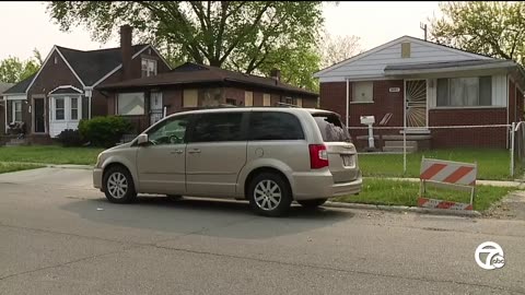 Video shows suspects leaving scene after cars shot at in Detroit neighborhood