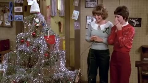 Laverne & Shirley Xmas Clip