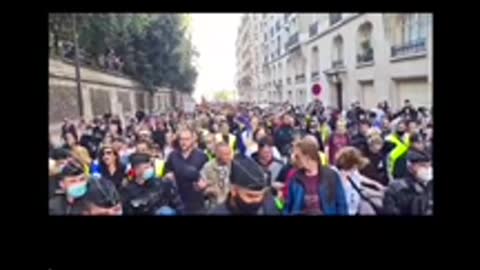 TSVN73 7.2021 Police Join With Protesters in France