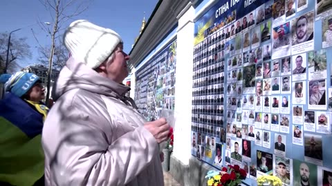 Volunteer fighters mourned on Ukraine national day