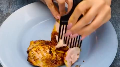 Cut your food in a flash with these quick hacks!Cut your food in a flash with these quick hacks!