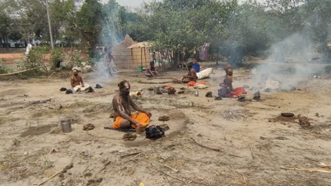 A saint doing penance sitting in the middle of a fire in Haridwar, India 2ind vidio