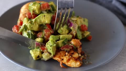 GRILLED CHICKEN AND AVOCADO SALSA