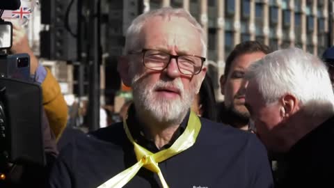 Jeremy Corbyn Calls for the Release of Julian Assange at Human Chain Demonstration in London