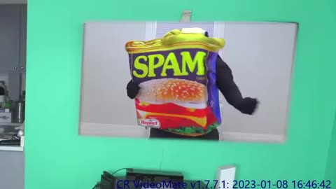 Dogs Spammed by Giant Spam Funny Dogs Maymo, Potpie & Indie vs Spammer Prank!