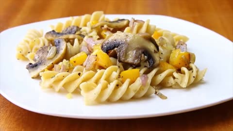 3 Healthy Weight Loss Dinner Recipe Ideas - 1-Pan Chicken Dish, Roasted Veggies and Mushroom Pasta