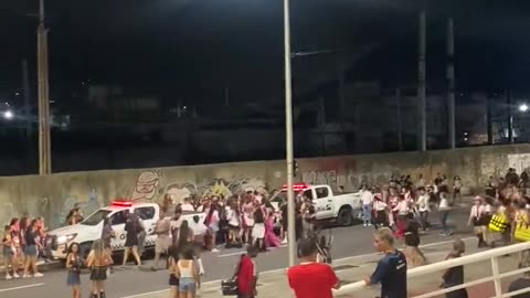 Fãs do RBD sofrem arrastões na saída de show no Rio de Janeiro