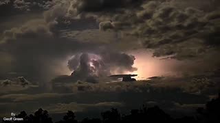 Spectacular lightning storm over Western Australia filmed in timelapse by