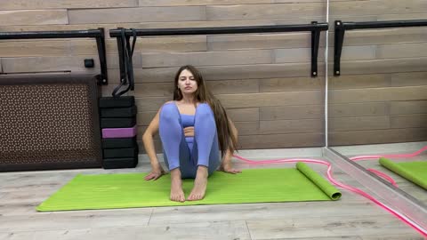 Middle Split Stretches to get the Middle Splits Fast! contortion girl. flexible yoga (4)