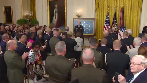 Biden walks out in middle of Medal of Honor ceremony, even press stunned