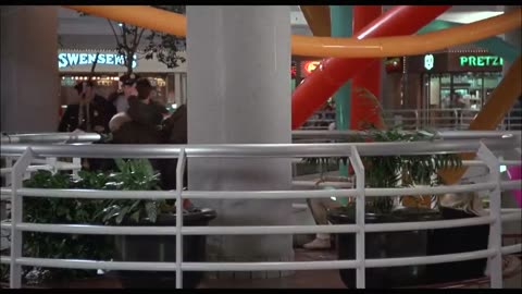 COMMANDO Clip - "Mall Brawl" (1985) Arnold Schwarzenegger