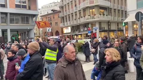 VIDEO | 🔥 GLI INVISIBILI MANIFESTAZIONI IN ITALIA ..