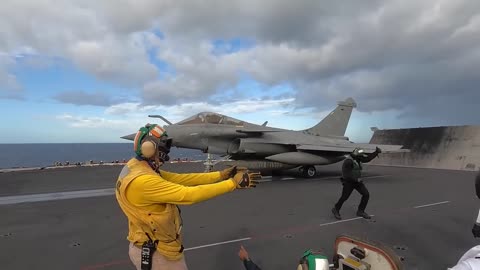 RAFALE OPERSTING ON USS H.W. BUSH