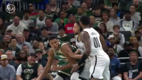 Giannis Antetokounmpo calls Ben Simmons too little after he gets the bully bucket🫢