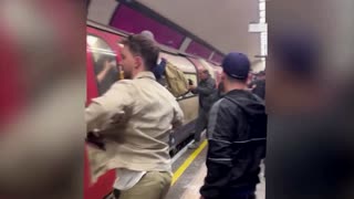 Passengers escape smoky London Tube cars