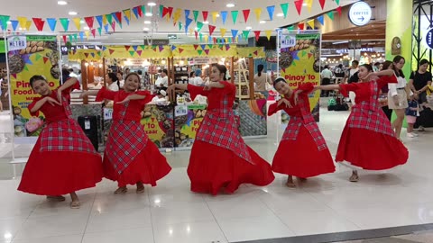 "Step into the Spotlight: Dance Showcase at Pinoy 2 Food Bazaar in Metro Ayala!"