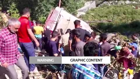 Minibus falls into gorge in India's Kashmir