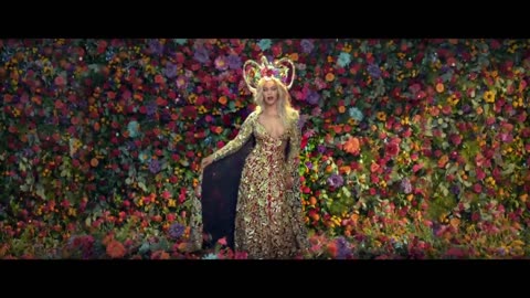 Coldplay - Hymn For The Weekend (Official Video)