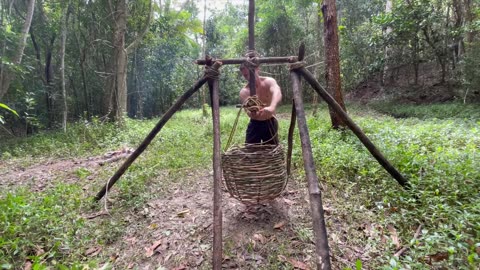 ⚒ BUSH TUCKER MAN 🤠 Episode 29 💪 Robbo Da Yobbo - Bush Tucker Man ：Rock-Throwing Catapult 🔥