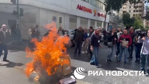 In Lebanon, disgruntled depositors riot outside the Central Bank