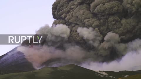 Italy_ Spectacular eruption from Mount Etna sends lava fountain and massive ash column into sky