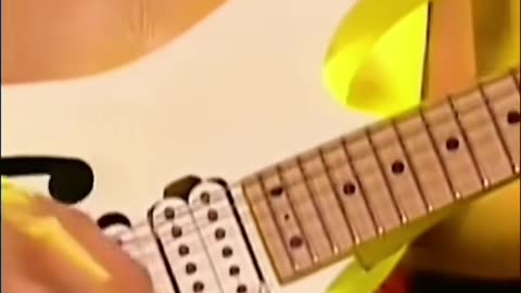Watch Paul Gilbert from MR.BIG shredding on his guitar Part-1