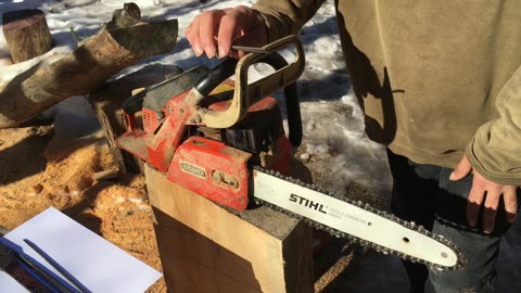 Sharpening a chainsaw with (only) a file