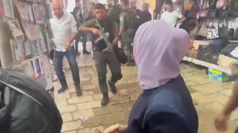 ⚡️Israeli security forces assault women in the Old City of Jerusalem