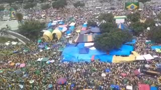 Downtown Rio de Janeiro, in front of the Army HQ, today! 🇧🇷